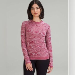Lululemon Rest Less Pullover in
Stratum Overlay Pomegranate / Pink Peony